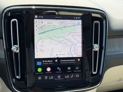 2023 Volvo XC40 B5 Plus Bright Theme