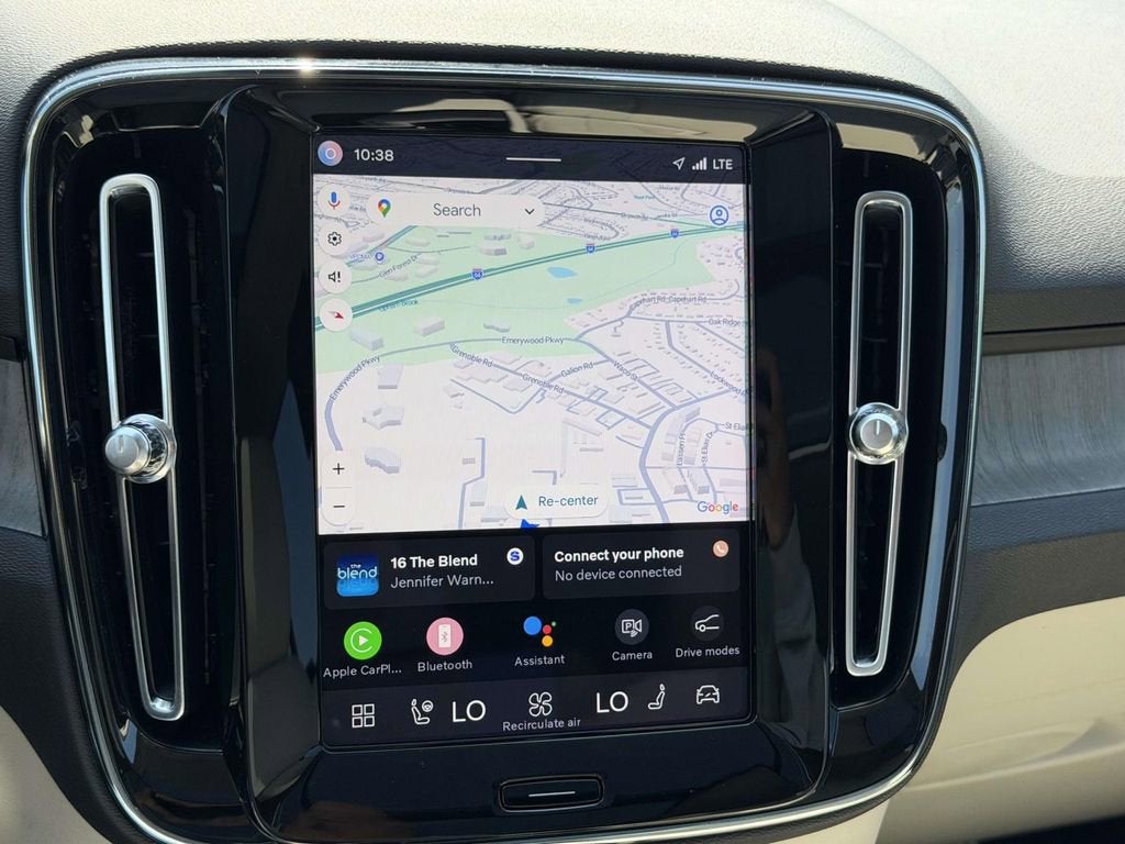 2023 Volvo XC40 B5 Plus Bright Theme