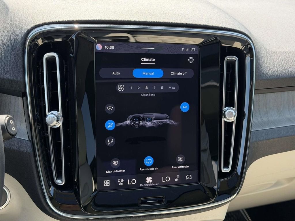 2023 Volvo XC40 B5 Plus Bright Theme