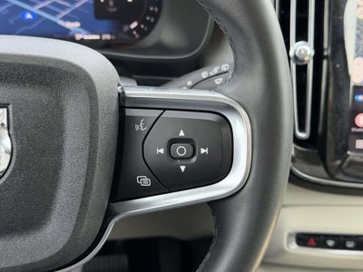 2023 Volvo XC40 B5 Plus Dark Theme