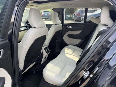 2023 Volvo XC40 B5 Plus Dark Theme