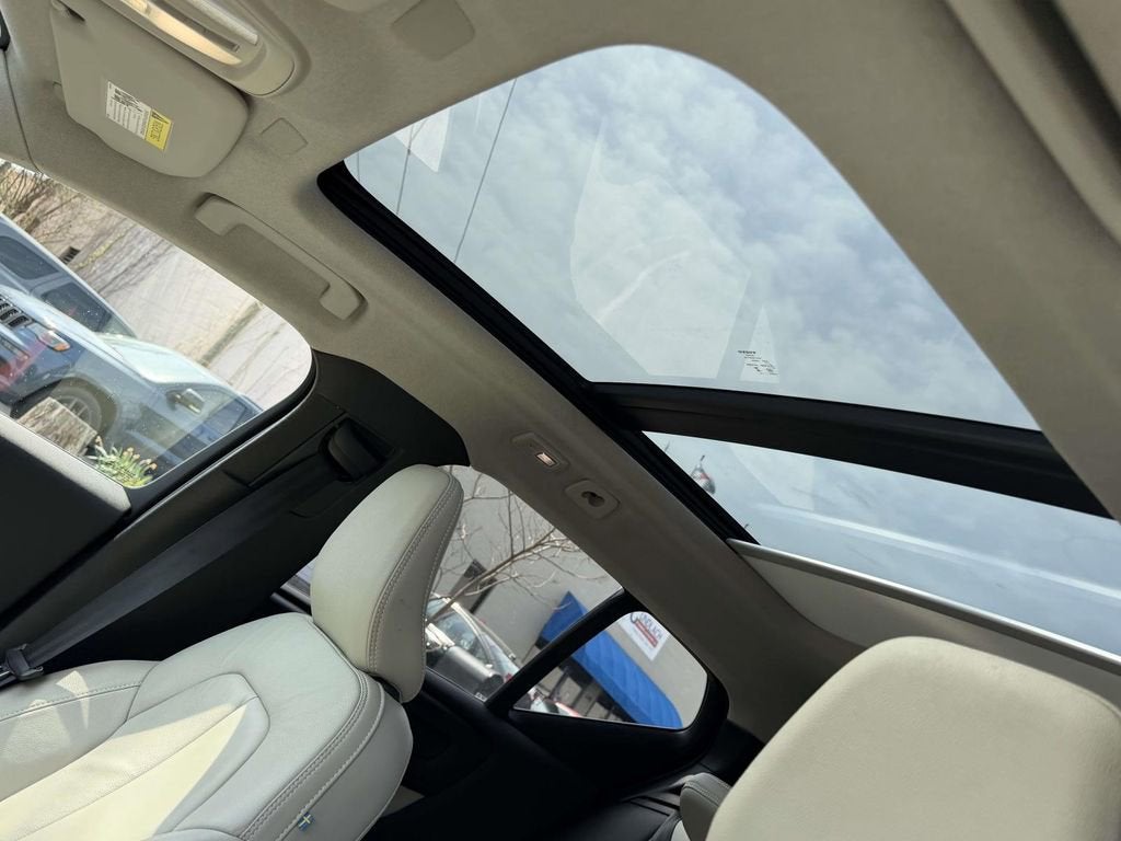 2023 Volvo XC40 B5 Plus Dark Theme