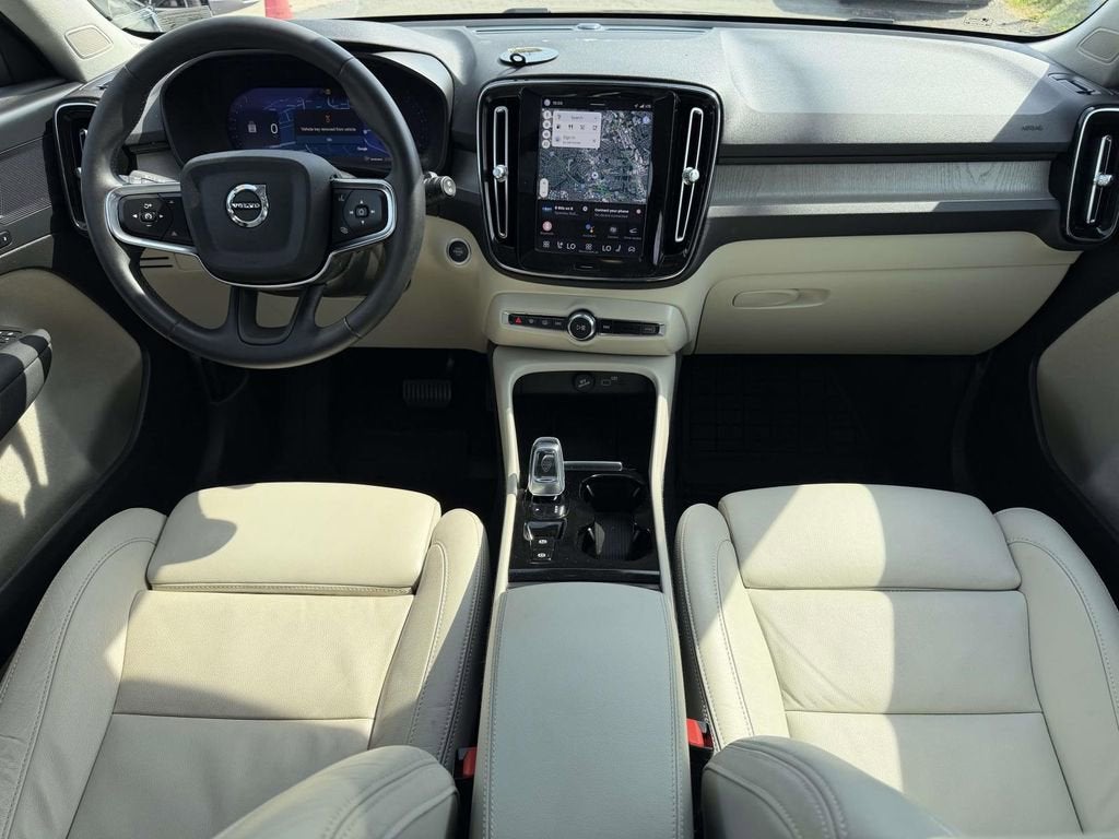 2023 Volvo XC40 B5 Plus Dark Theme