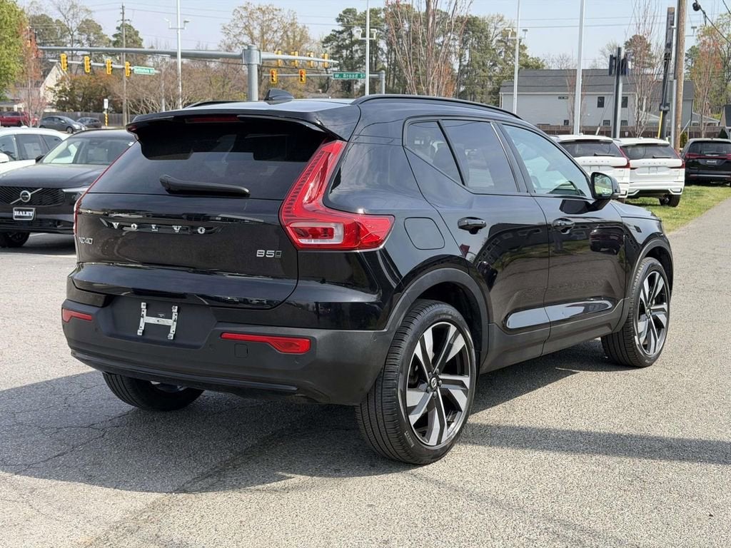 2023 Volvo XC40 B5 Plus Dark Theme