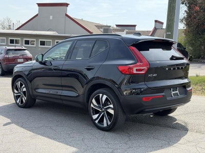 2023 Volvo XC40 B5 Plus Dark Theme