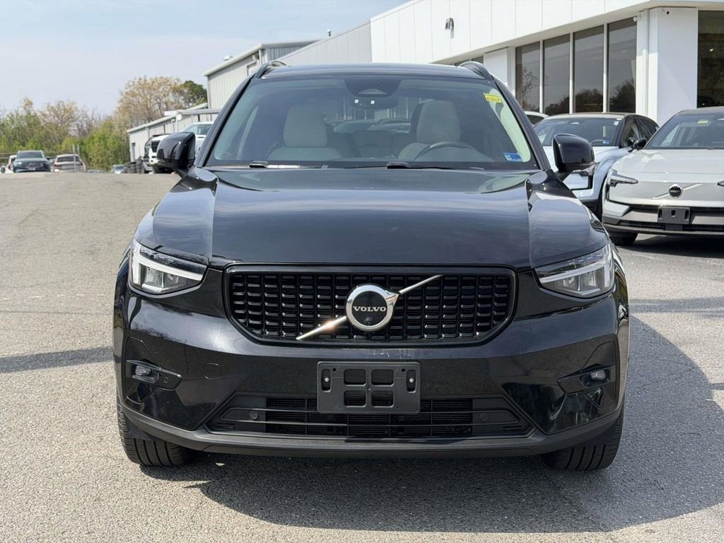 2023 Volvo XC40 B5 Plus Dark Theme