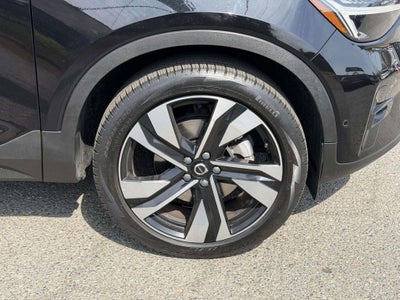 2023 Volvo XC40 B5 Plus Dark Theme