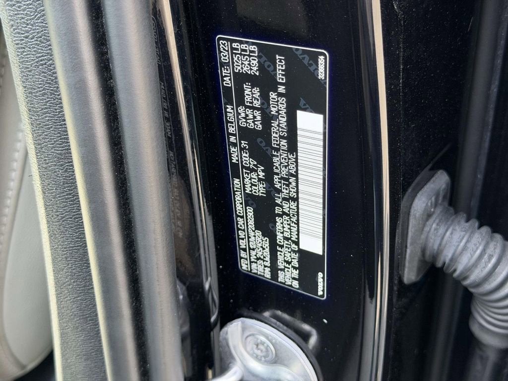 2023 Volvo XC40 B5 Plus Dark Theme