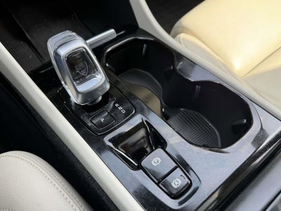 2023 Volvo XC40 B5 Plus Dark Theme