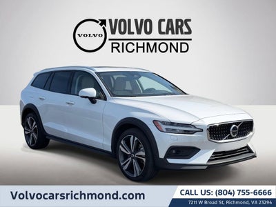 2025 Volvo V60 Cross Country B5 Plus