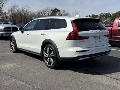 2025 Volvo V60 Cross Country B5 Plus