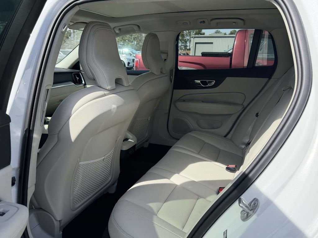 2025 Volvo V60 Cross Country B5 Plus