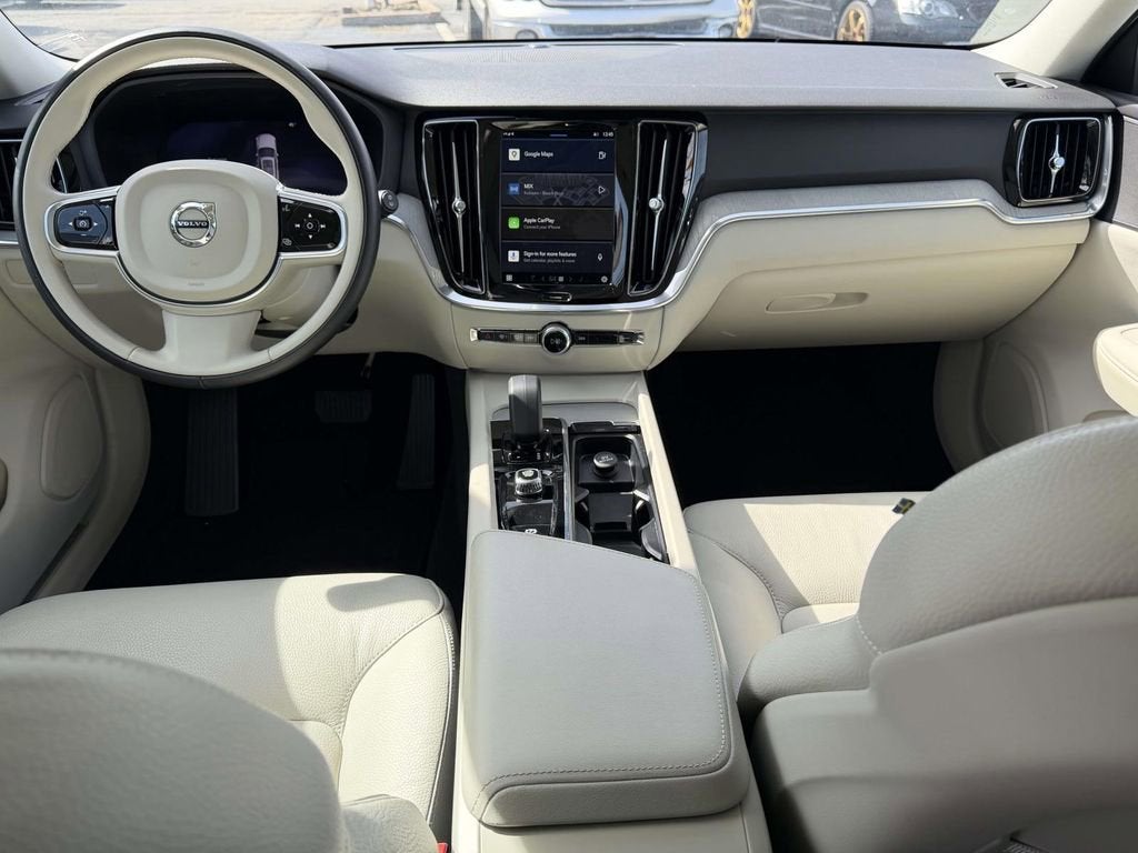 2025 Volvo V60 Cross Country B5 Plus