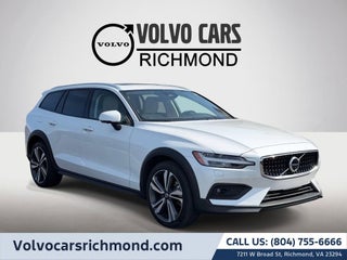2025 Volvo V60 Cross Country B5 Plus