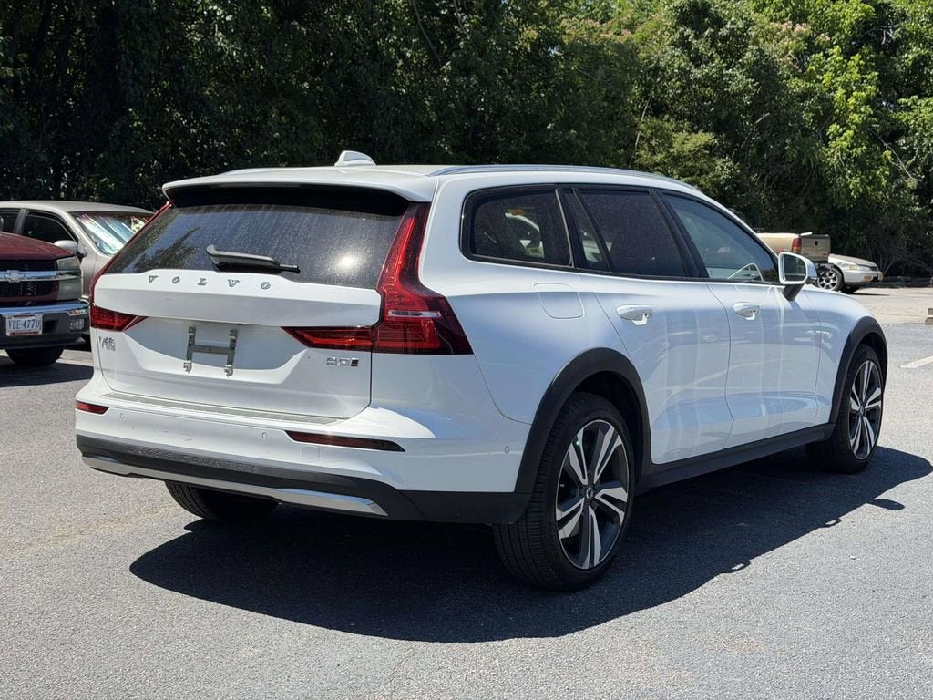 2024 Volvo V60 Cross Country B5 Plus