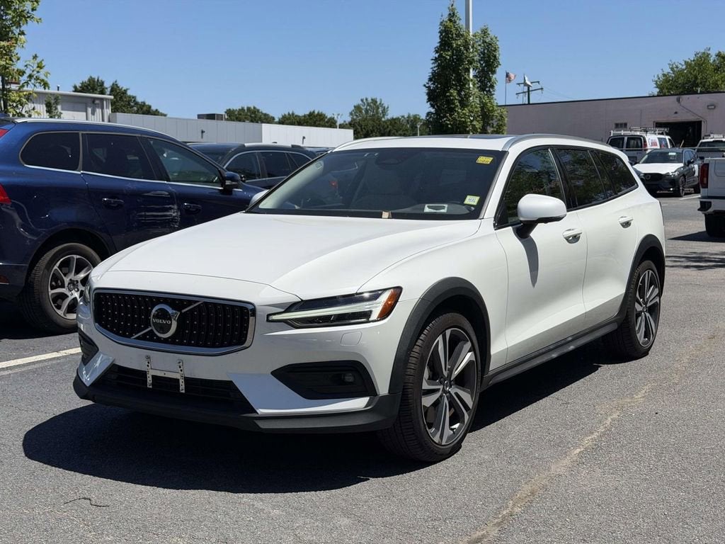 2024 Volvo V60 Cross Country B5 Plus