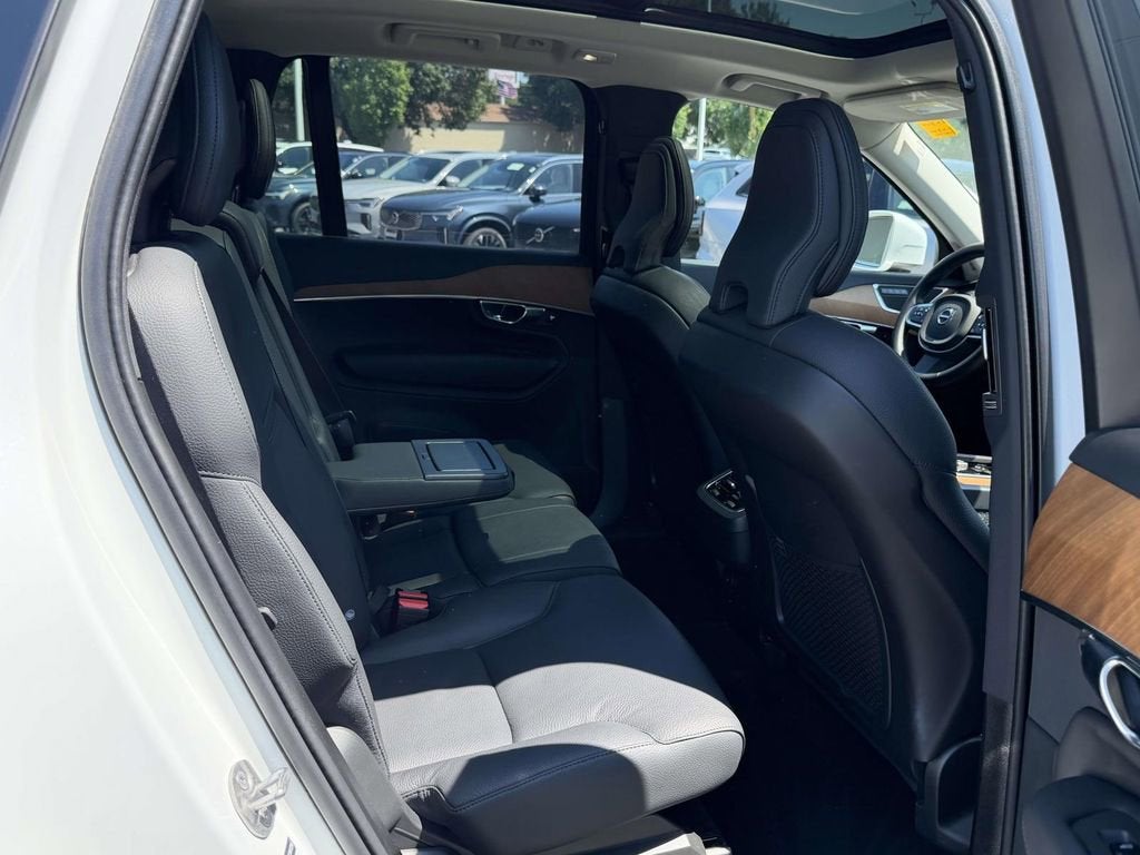 2025 Volvo XC90 B5 Plus