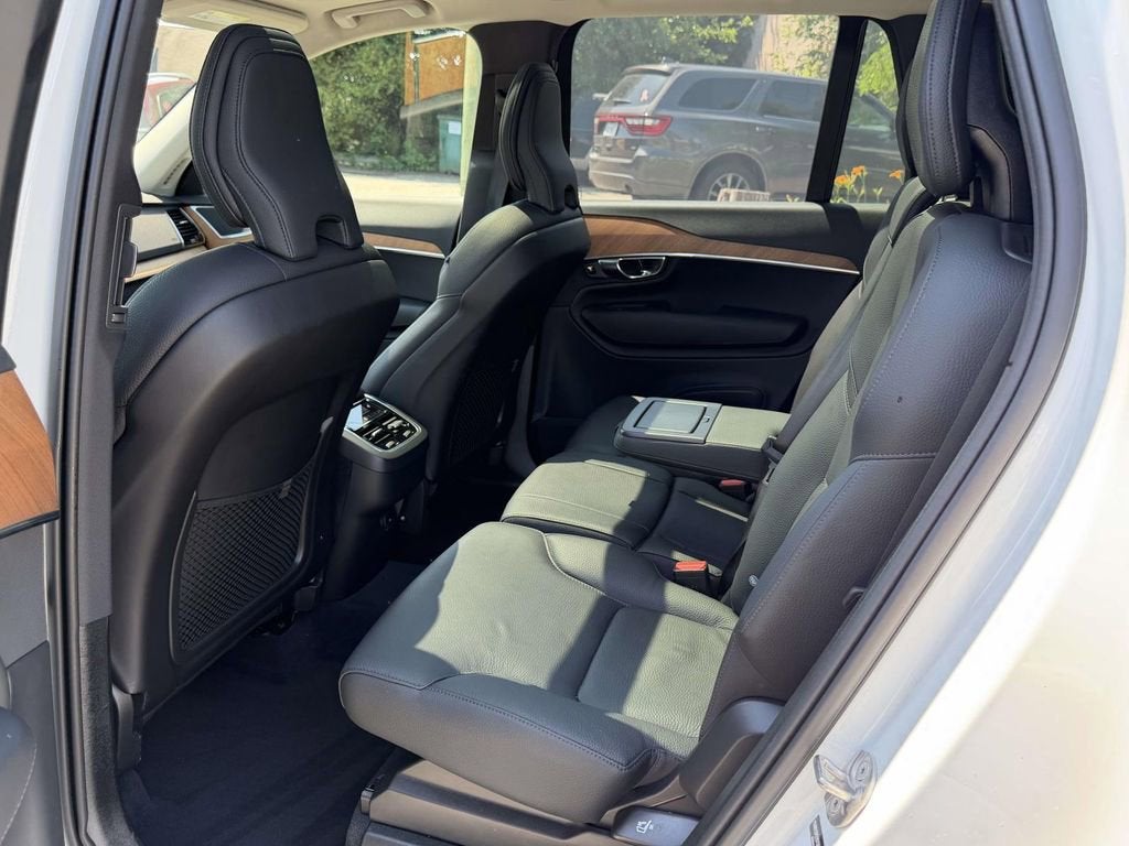 2025 Volvo XC90 B5 Plus