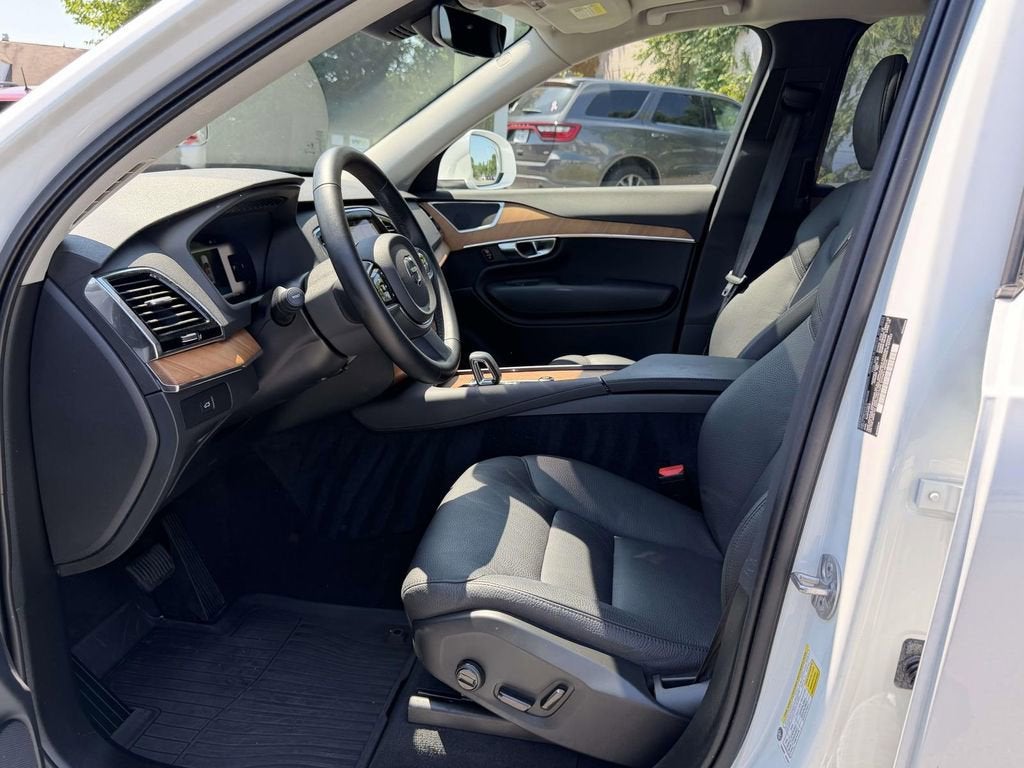 2025 Volvo XC90 B5 Plus