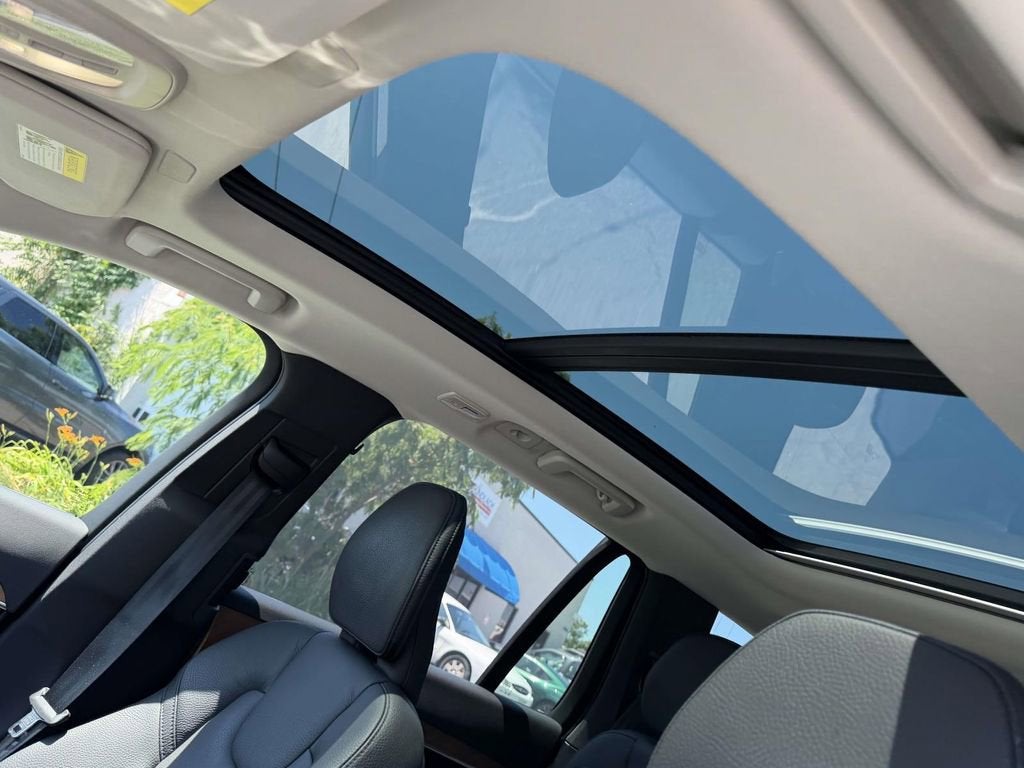2025 Volvo XC90 B5 Plus