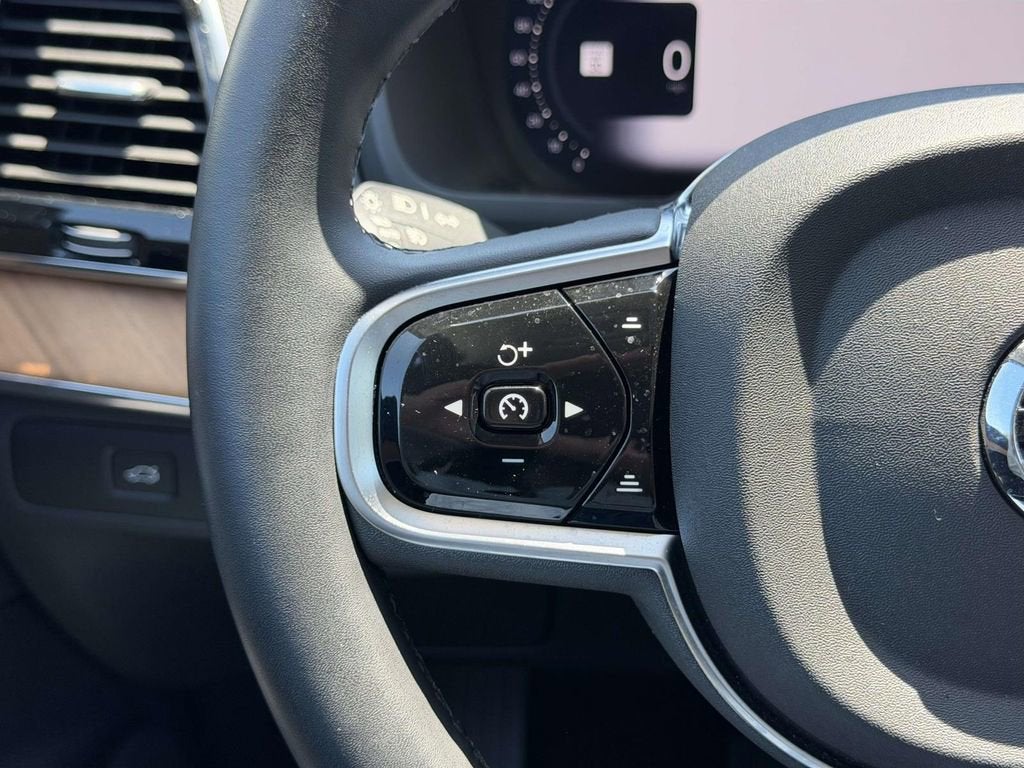 2025 Volvo XC90 B5 Plus