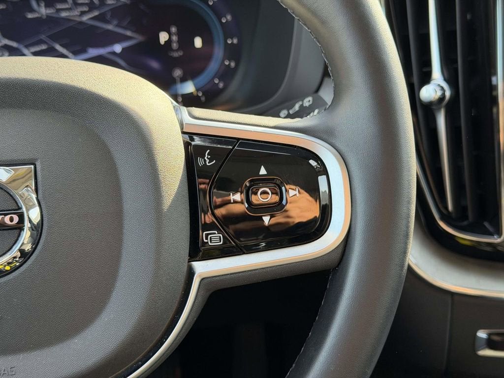 2025 Volvo XC60 B5 Plus