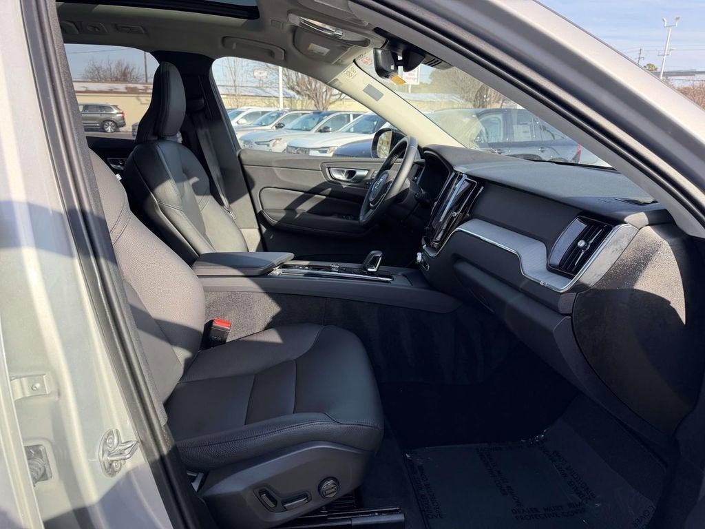 2025 Volvo XC60 B5 Plus