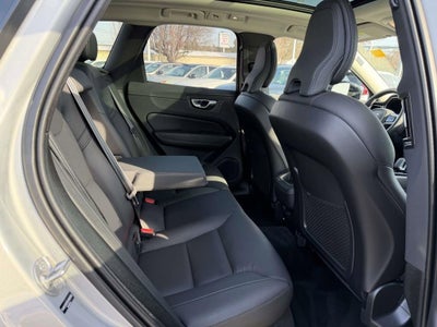 2025 Volvo XC60 B5 Plus