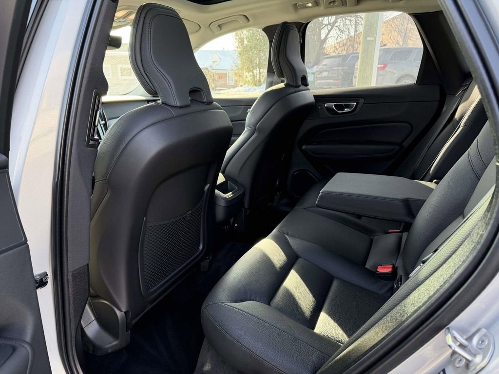 2025 Volvo XC60 B5 Plus