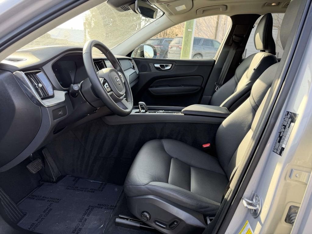 2025 Volvo XC60 B5 Plus