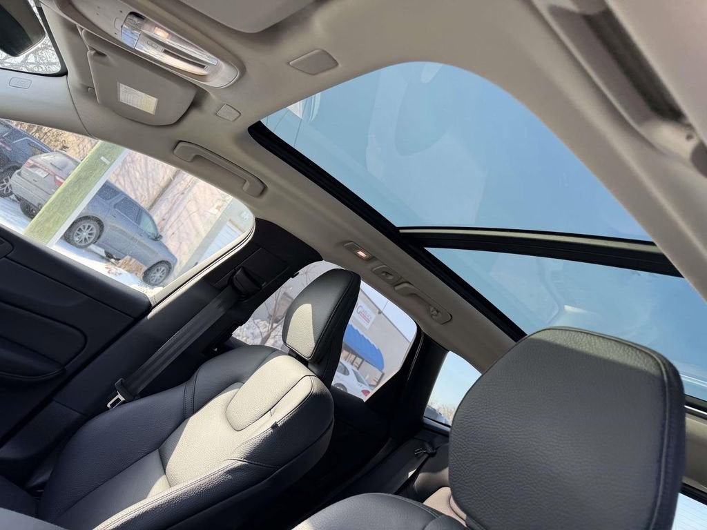 2025 Volvo XC60 B5 Plus