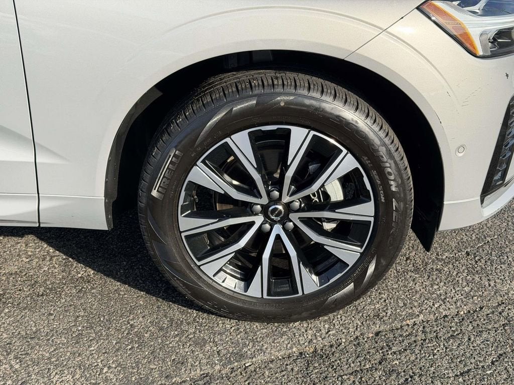 2025 Volvo XC60 B5 Plus