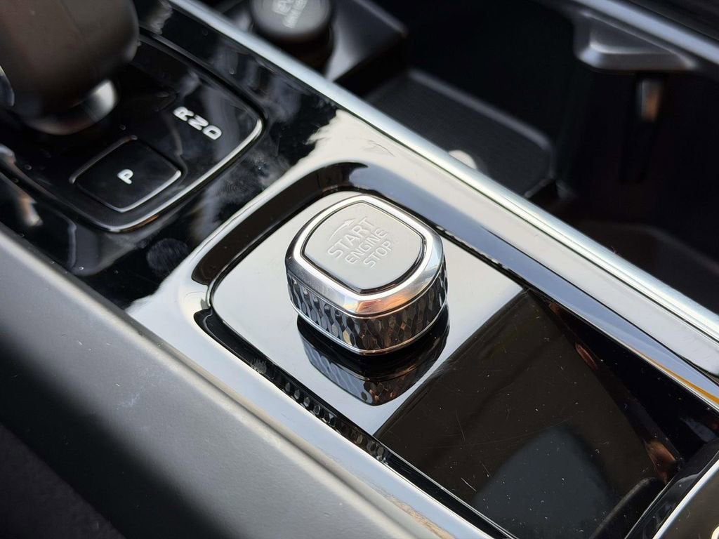 2025 Volvo XC60 B5 Plus