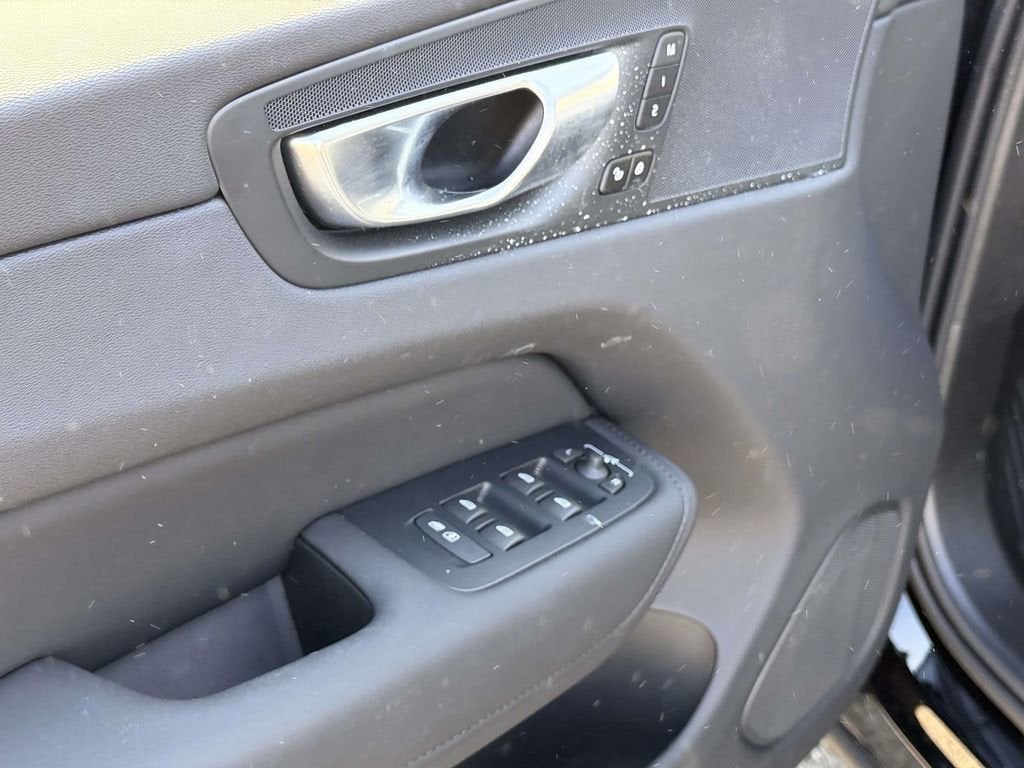 2026 Volvo XC60 Plus