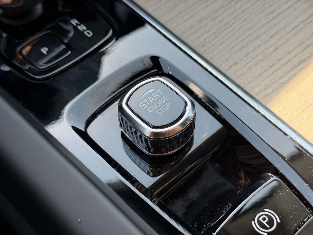 2026 Volvo XC60 Plus