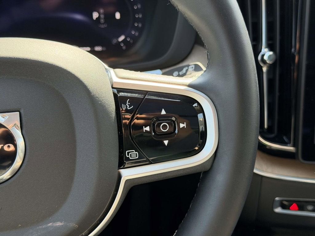 2026 Volvo XC60 Plus