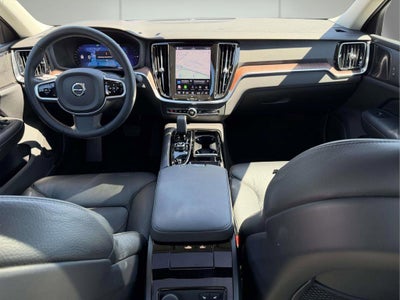 2023 Volvo S60 Recharge Plug-In Hybrid T8 Plus Dark Theme