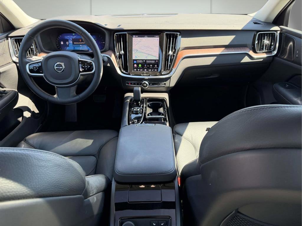 2023 Volvo S60 Recharge Plug-In Hybrid T8 Plus Dark Theme