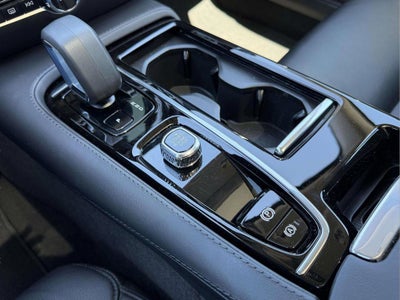 2023 Volvo S60 Recharge Plug-In Hybrid T8 Plus Dark Theme