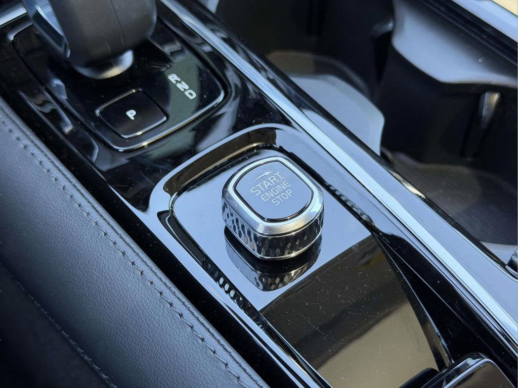 2023 Volvo S60 Recharge Plug-In Hybrid T8 Plus Dark Theme