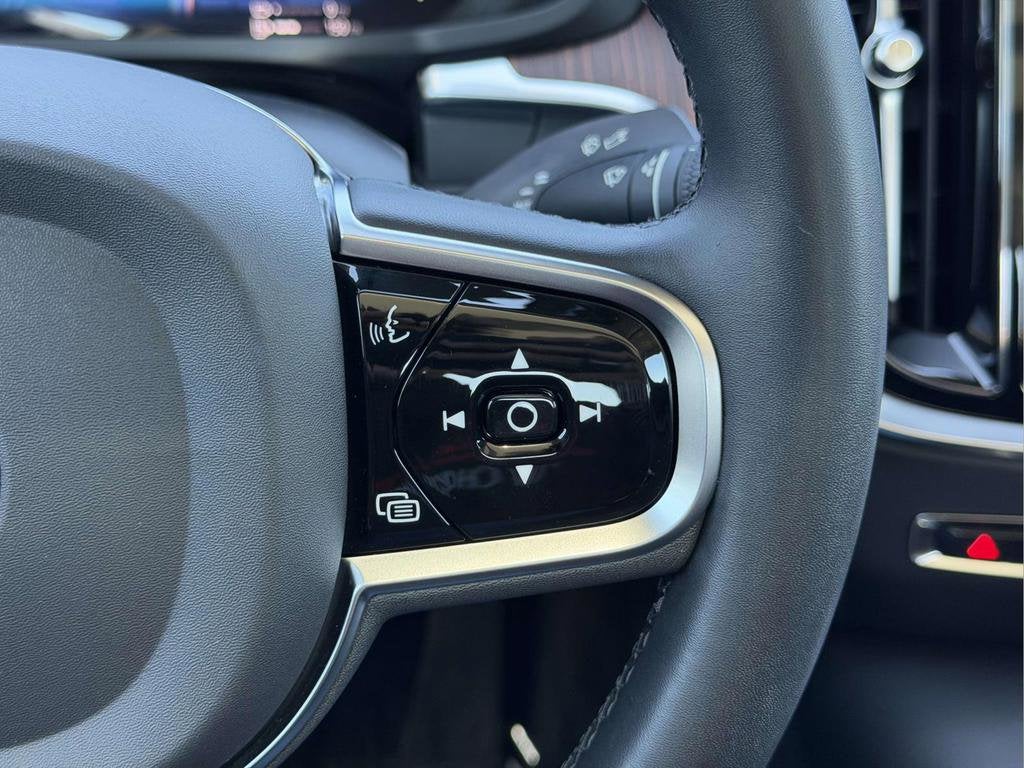 2023 Volvo S60 Recharge Plug-In Hybrid T8 Plus Dark Theme