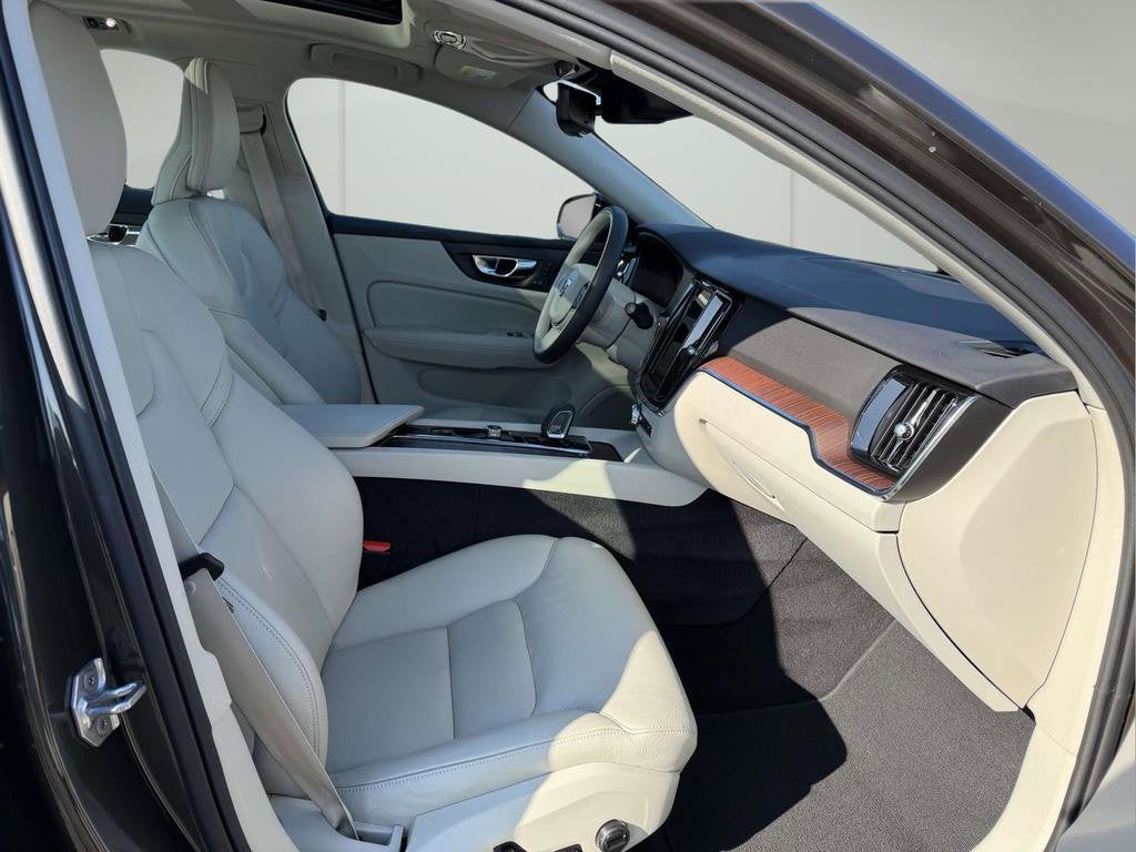 2022 Volvo S60 B5 Momentum