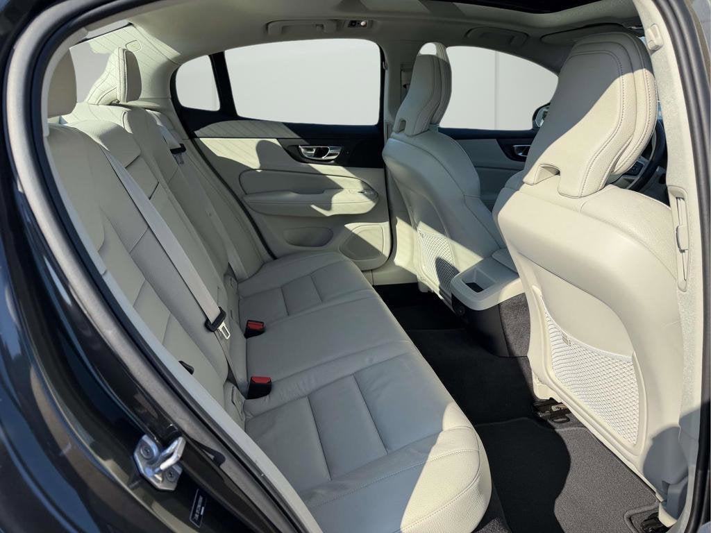 2022 Volvo S60 B5 Momentum