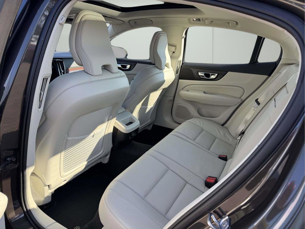2022 Volvo S60 B5 Momentum