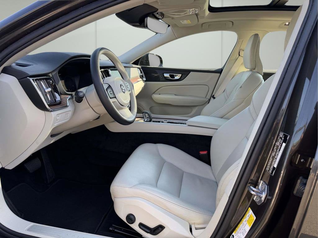 2022 Volvo S60 B5 Momentum