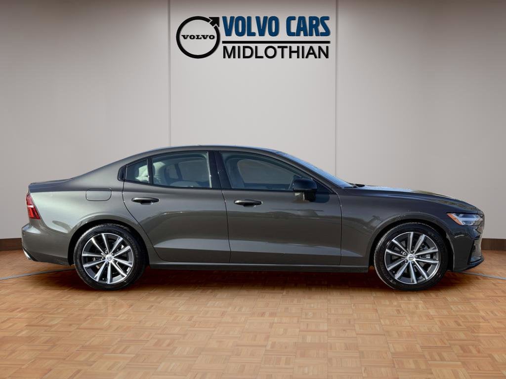 2022 Volvo S60 B5 Momentum