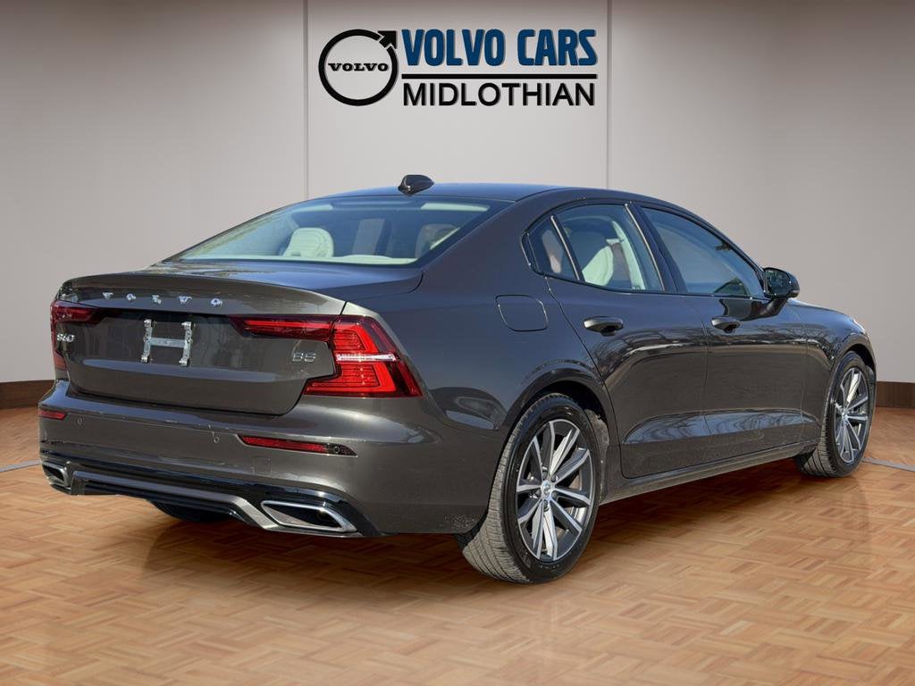 2022 Volvo S60 B5 Momentum