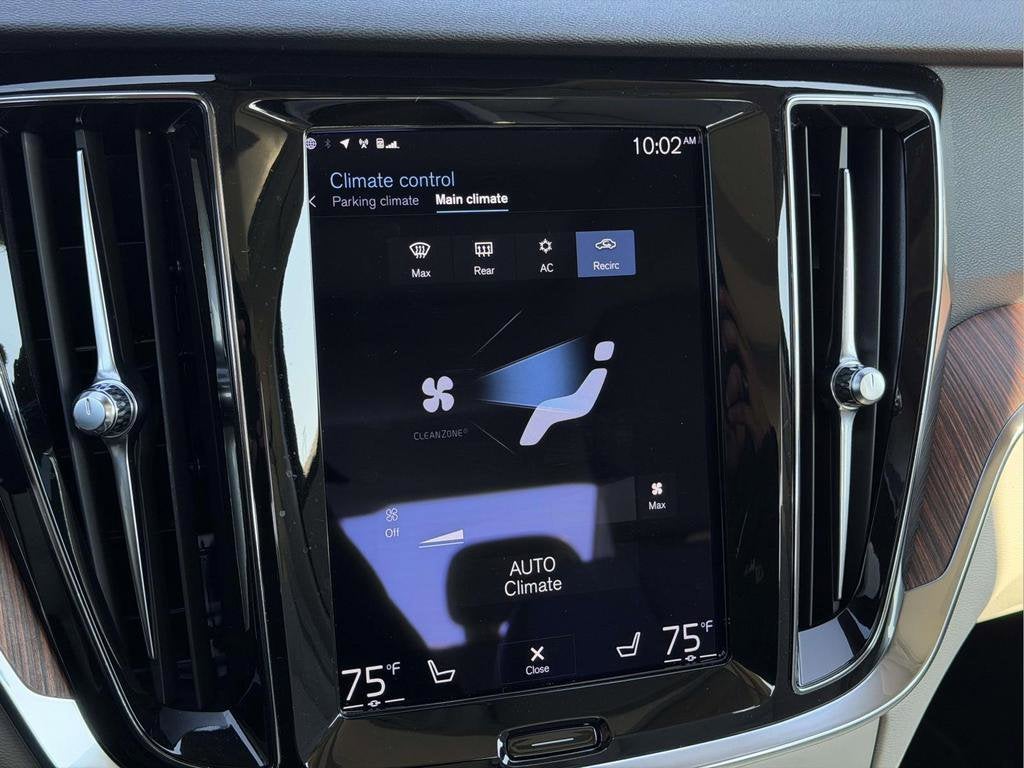 2022 Volvo S60 B5 Momentum