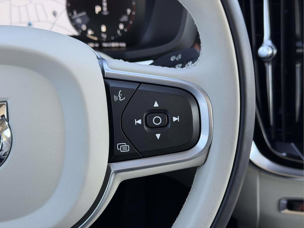 2022 Volvo S60 B5 Momentum