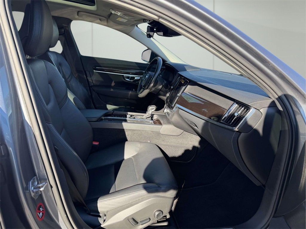 2018 Volvo S90 T6 Momentum
